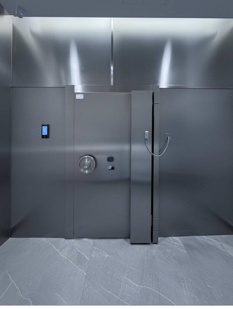 Amanat Vaults steel vault door with biometric controls